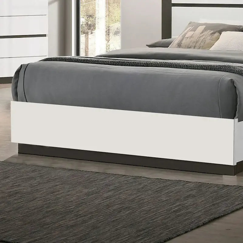 Conjira Modern White Wood 3-Piece Platform Bedroom Set (USB) by Furniture of America