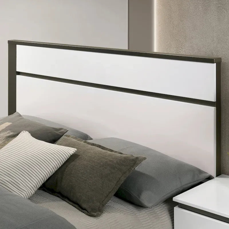 Conjira Modern White Wood 3-Piece Platform Bedroom Set (USB) by Furniture of America